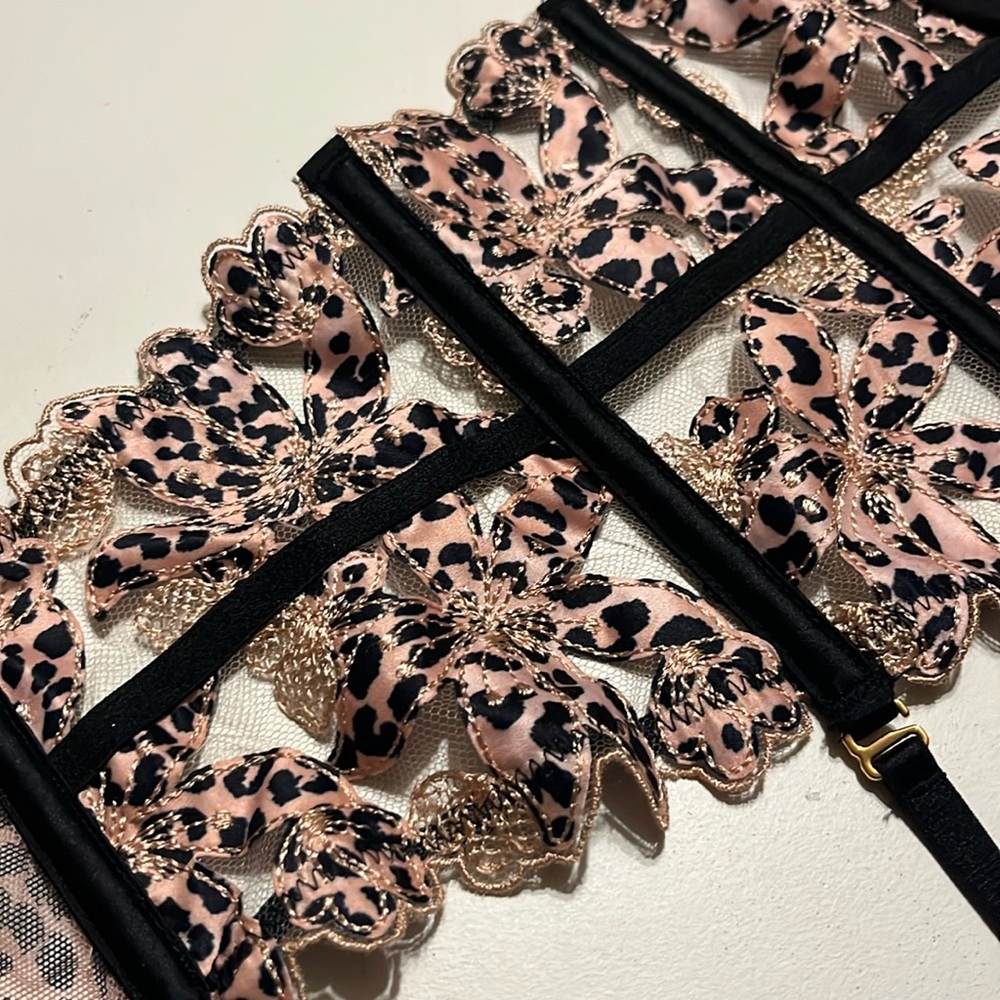 4for$20🛍️ VICTORIAS SECRET LEOPARD GARDER
